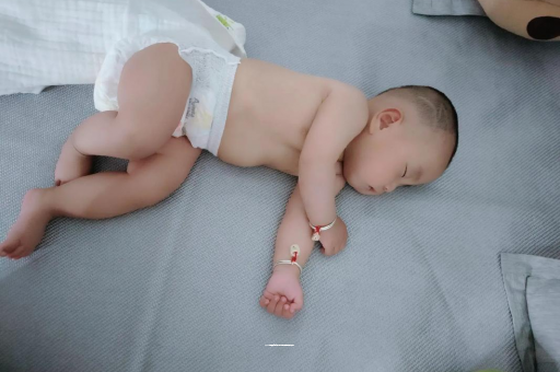 白城三个月宝宝抬头不稳 白城三个月宝宝抬头不稳